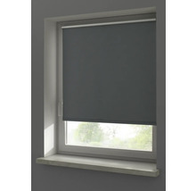 Graues Rollo am Fenster zur Lichtregulierung