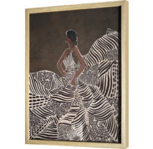 Image encadrée d'une femme portant une robe à motifs