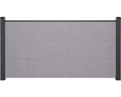 Betonzaun mit drei horizontalen Elementen