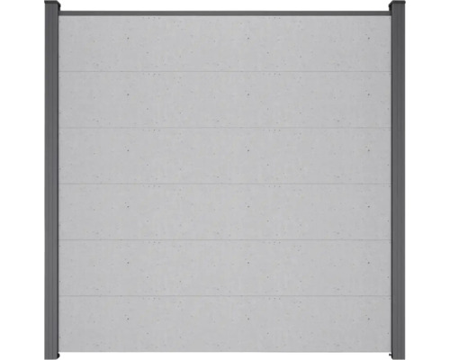 Clôture en béton avec lignes horizontales