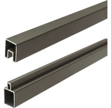 Deux profilés métalliques de section rectangulaire