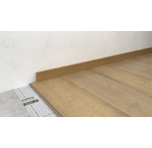 Plancher en bois avec plinthe et isolation phonique