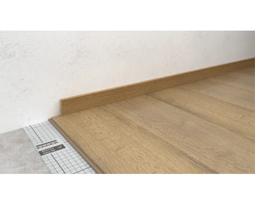 Plancher en bois avec plinthe et isolation phonique