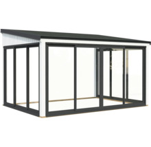 Verglaster Anbau mit Schiebetüren für den Aussenbereich