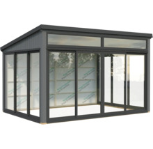 Graue Terrassenüberdachung mit Glasschiebetüren