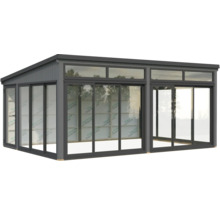 Terrassenüberdachung mit Glasschiebetüren für den Garten