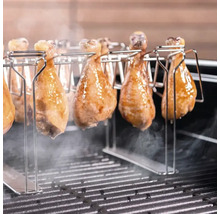 Pilons de poulet sur un gril avec support