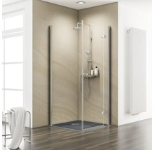 Douche à l'italienne avec set de douche, étagère de douche et sèche-serviettes dans la salle de bains