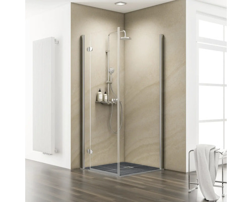 Cabine de douche avec parois en verre et robinetterie de douche dans une salle de bain lumineuse