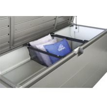 Geöffnete Aufbewahrungsbox mit Kissenkorb und Kissen