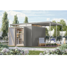 Gartenschrank mit Regalen, Terrasse mit Gartenmöbeln und Pflanzen