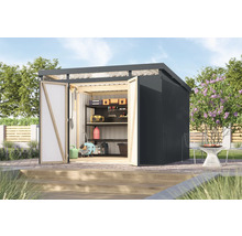 Abri de jardin en métal avec portes ouvertes et outils sur l'étagère