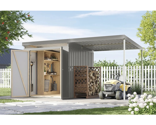 Scène de jardin avec remise à outils, étagère à bois et tracteur de jardin