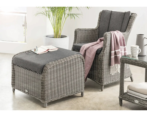 Ensemble de balcon Destiny LUNA CASA MERANO avec desserte 46x46x50 cm, vintage gris Ensemble de meubles de jardin comprenant un fauteuil et un tabouret en polyrotin avec coussins