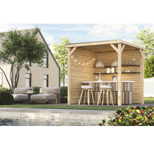 Tonnelle de jardin en bois avec bar, tabourets de bar et meubles de salon à côté d'une piscine