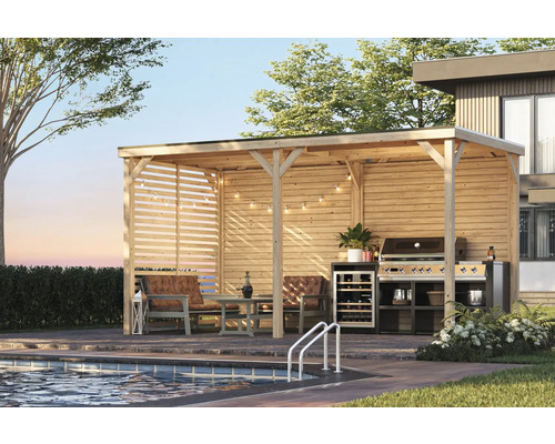 Überdachter Grillplatz mit Sitzgelegenheit und Grill neben einem Pool.