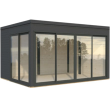 Abri de jardin moderne avec de grandes façades en verre et portes coulissantes