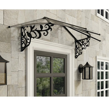 Marquise de porte avec toit transparent et supports noirs ornementés au-dessus d'une porte sur une façade en pierre.