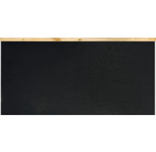 Schwarze Schaltafel mit Holzrahmen