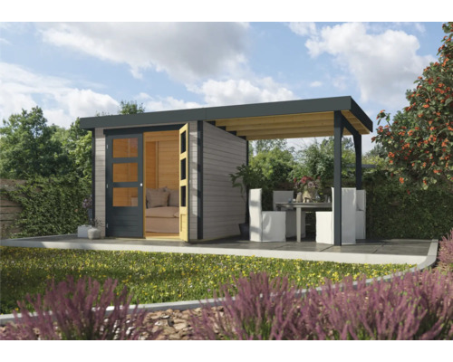 Abri de jardin avec terrasse couverte, sièges et table dans le jardin