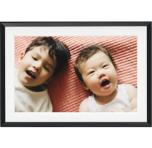 Gerahmtes Foto von zwei Kindern