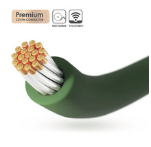 Nahaufnahme eines grünen Elektrokabels mit Kupfer- und Zinnleitern