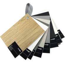 Collection d'échantillons de couleurs Classen avec décor bois et tons de gris