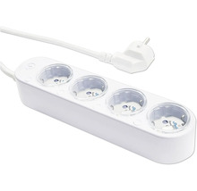Steckdosenleiste mit vier Steckdosen und Stecker