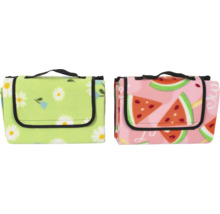 Deux couvertures de pique-nique pliées avec poignée et motifs différents