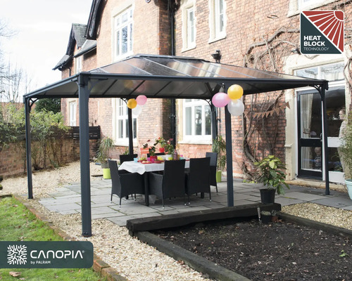 Pavillon monté avec table et chaises dans le jardin avec le label Heat Block Technology