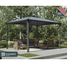 Scène de jardin avec un pavillon incluant la technologie Heat Block et le logo Canopia by Palram.