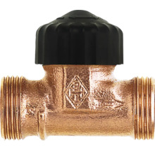 Té en laiton avec capuchon noir pour applications sanitaires