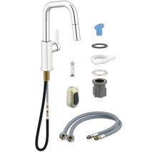 Küchenarmatur mit Zubehörteilen für die Installation