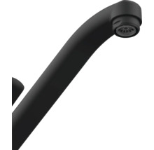 Detailaufnahme eines Küchenarmatur-Auslaufs