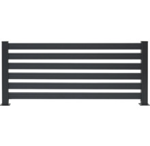 Metallzaun mit horizontalen Streben für den Garten