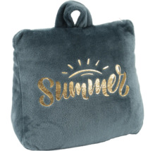 Graue Fleecedecke mit dem Schriftzug Summer und Tragegriff