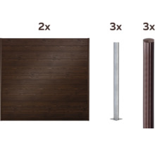 Deux éléments de clôture en bois et trois poteaux de clôture en métal