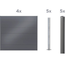 Quatre éléments de clôture et dix poteaux de clôture