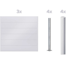 Trois éléments de clôture et quatre poteaux de clôture