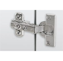 Möbelscharnier aus Metall mit Schrauben