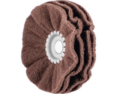 Disque de polissage en non-tissé marron avec noyau métallique pour le traitement de surface.