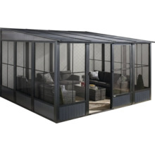 Geräumiges Gartenzimmer mit Gartenmöbeln