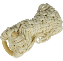 Makramee-Pflanzenaufhänger aus Baumwolle mit Holzring