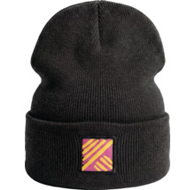 Bonnet en tricot noir avec écusson décoratif