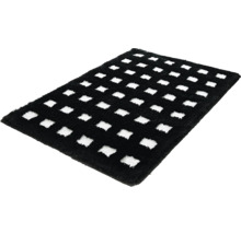 Schwarzer Teppich mit quadratischem Muster