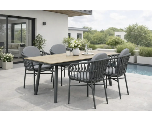 Ensemble de sièges de jardin avec table et chaises sur une terrasse