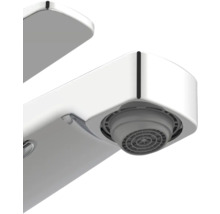 Robinet en chrome, gros plan