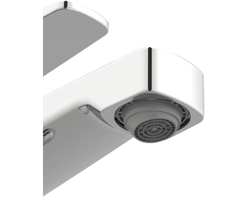 Robinet en chrome, gros plan