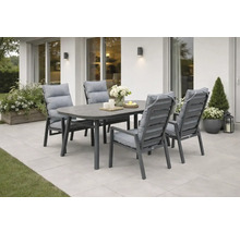 Ensemble de jardin avec table à manger et quatre chaises avec coussins gris sur une terrasse