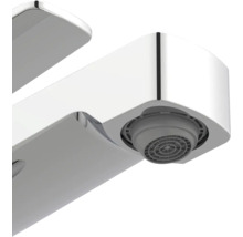 Gros plan du bec d'un robinet